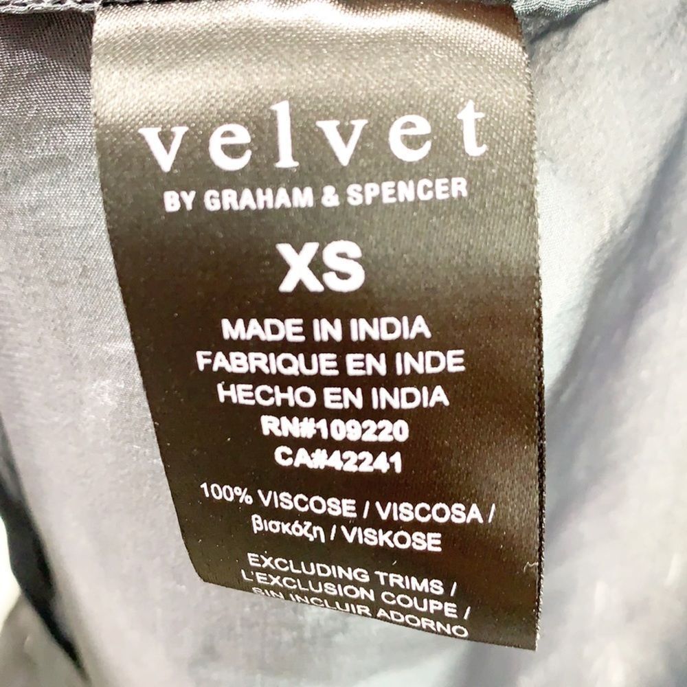 Velvet by Graham & Spencer Grey Sequin Top XS - Picture 10 of 11